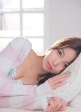 注目キャストがランジェリーで初グラビア！