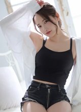 スラリ四肢の美女が魅せる美体!
