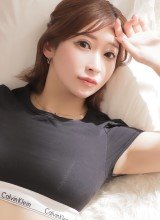 増す色香に目が離せない…