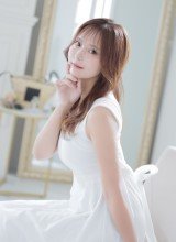 気高く、そして美しく。白ドレスで魅せる