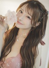 空気を変える笑顔、視線は彼女にくぎ付け