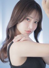 黒を纏えば、洗練された美貌が際立つ。