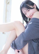 心惹かれる、無防備なランジェリースタイル