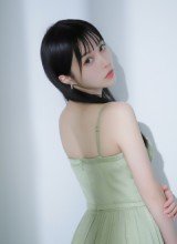 凛とした横顔、しなやかなライン。