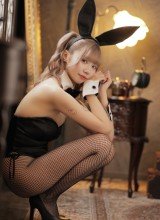 大人気バニーちゃんがグラビアに登場！