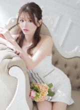 儚げなのに、目が離せない。