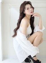 白が映える透明感に目を奪われる!