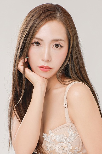 BARCELONA　Lounge 凛の藤 美結