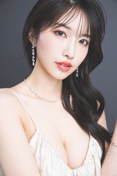 BARCELONA　桃李の湊 ゆな