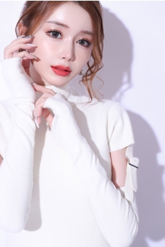 BURJ AL CLUBの芹沢 ひな