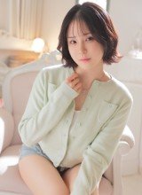 柔らかな微笑みと、色気あるまなざし。