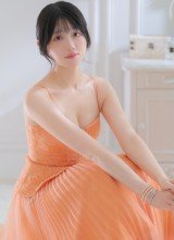 上質なドレスと出会う、特別コラボグラビア。