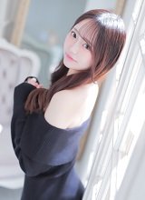 ルーズな肌見せ!私服系エロカワ美女!
