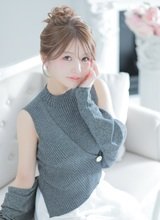 白肌美女の肩出しON/OFFスタイル