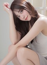 自然体で決まる私服ショットグラビア